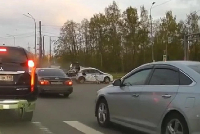 Появилось еще одно видео ДТП, в котором погибли байкер и младший сержант полиции | Источник: Дорожный инспектор / «ВКонтакте»