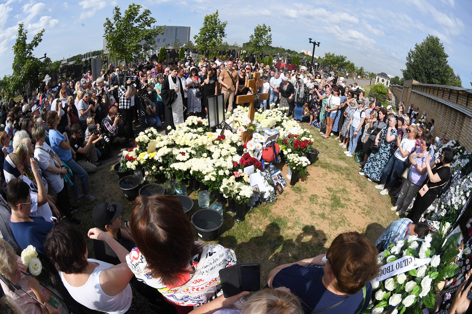 Троекуровское кладбище могила Шатунова. Шатунова могила 2022. Могила Шатунова 2023.