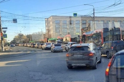 Крупная пробка парализовала центр Челябинска в час пик