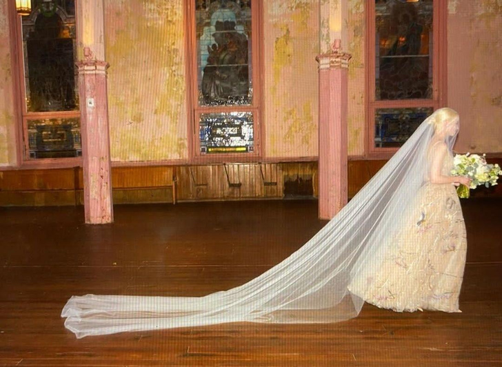 Сногсшибательная невеста и пирожные в форме настоящего сердца: актриса Аня Тейлор-Джой поделилась фотографиями со своей тайной свадьбы