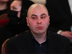 Сын Жириновского, отрекшийся от фамилии отца, устроил дебош в ресторане