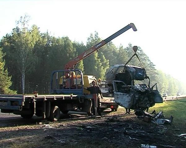 В ГАИ сообщали, что в Suzuki обнаружили три сгоревших тела, в Opel — одно. Еще одного человека выбросило из автомобиля, он также погиб. Из всех участников ДТП в живых остался один человек, это 30-летний житель Тюмени | Источник: Nakanune.ru