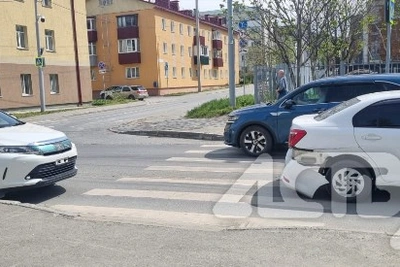 Ищут свидетелей аварии двух Toyota в Южно-Сахалинске