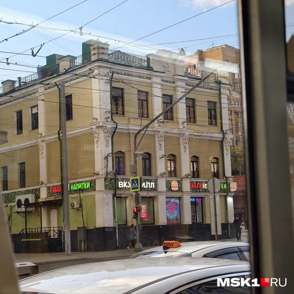 Так выглядят особняки Москвы из окна троллейбусного маршрута | Источник: Дмитрий Бондарев / MSK1.RU