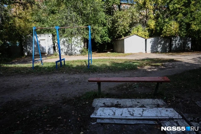 У ребят один выход — играть в соседнем дворе | Источник: Евгений Софийчук / NGS55.RU