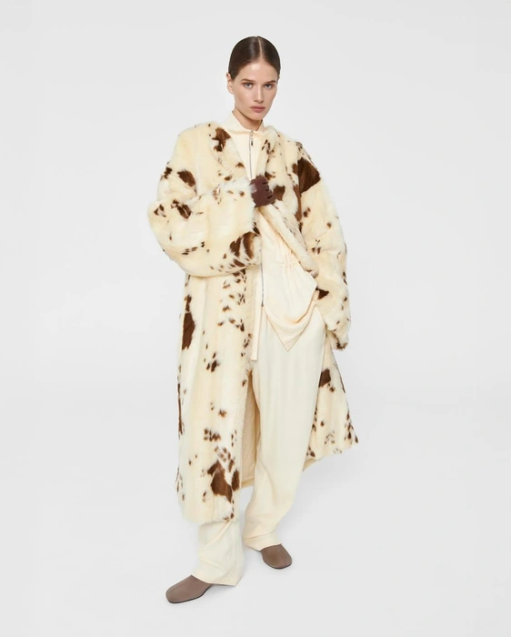 Источник: eclata.clothing / Instagram.com (экстремистская организация, деятельность запрещена на территории РФ)