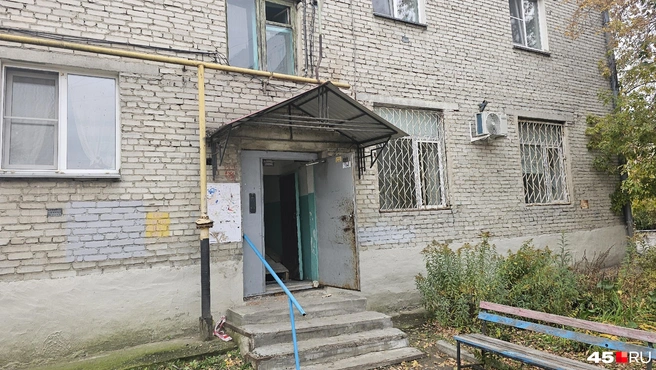 Четвертый подъезд, где произошло ЧП | Источник: Дарья Никитченко / 45.RU