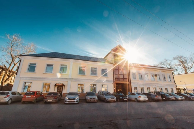 Магазины относятся к мебельной фабрике «Заречье», основанной еще в 1945 году | Источник: Zarechye.ru 