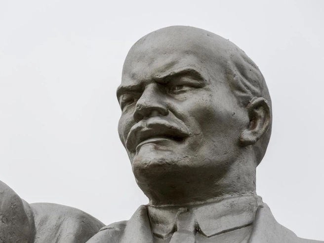 Даже суровые изваяния часто имеют добрый взгляд | Источник: Константин Завриков
