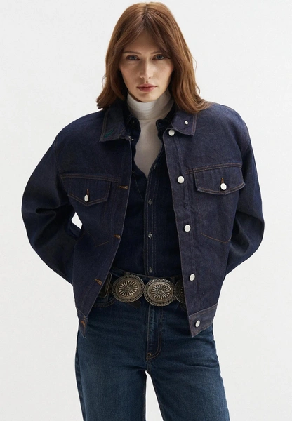 Правильные джинсы и кокетливое мини: 5 главных трендов денима 2026