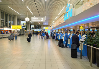 Аэропорт Амстердама планирует отказаться от классической проверки паспортов