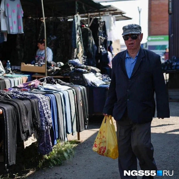 Купил все, что нужно и можно неспешно пойти домой  | Источник: Евгений Софийчук / NGS55.RU 