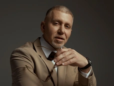 Рэпер Серега впервые о новой возлюбленной, сыновьях, которых воспитывает один, и формах Бьянки