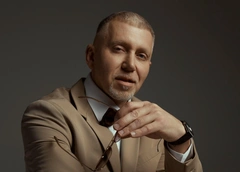 Рэпер Серега впервые о новой возлюбленной, сыновьях, которых воспитывает один, и формах Бьянки