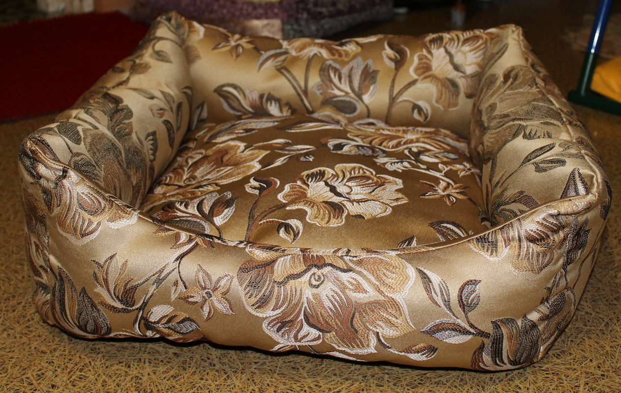 Продам лежаночку для не очень боль...