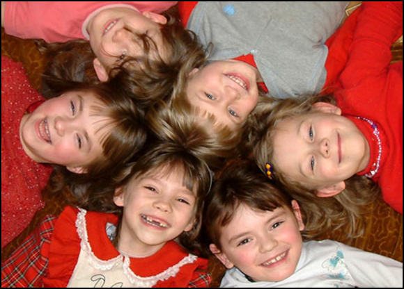 Подари детям праздник. Ежегодная б...