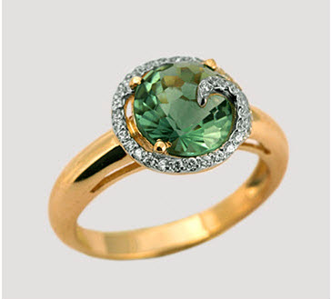 Красота ювелирных изделий привлека...