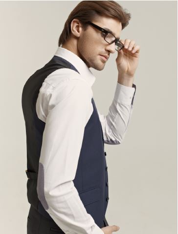 Огромная цветовая палитра сорочек...