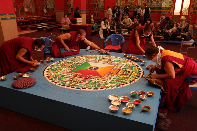 МАНДАЛЫ 
Я родилась в Элисте. Это...