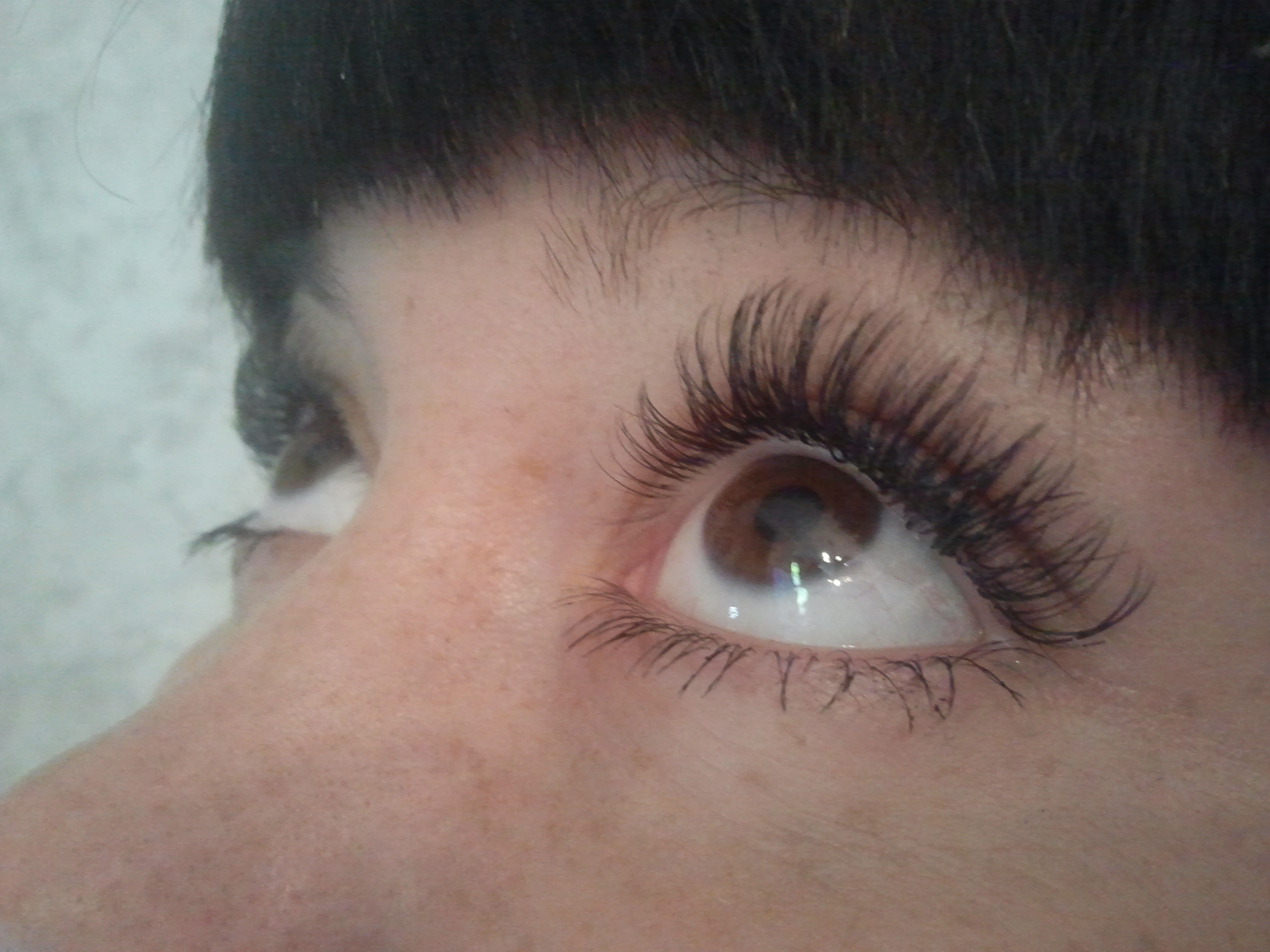 СМОТРИТЕ КАКИЕ РЕСНИЦЫ - ШИКАРНЫЕ...