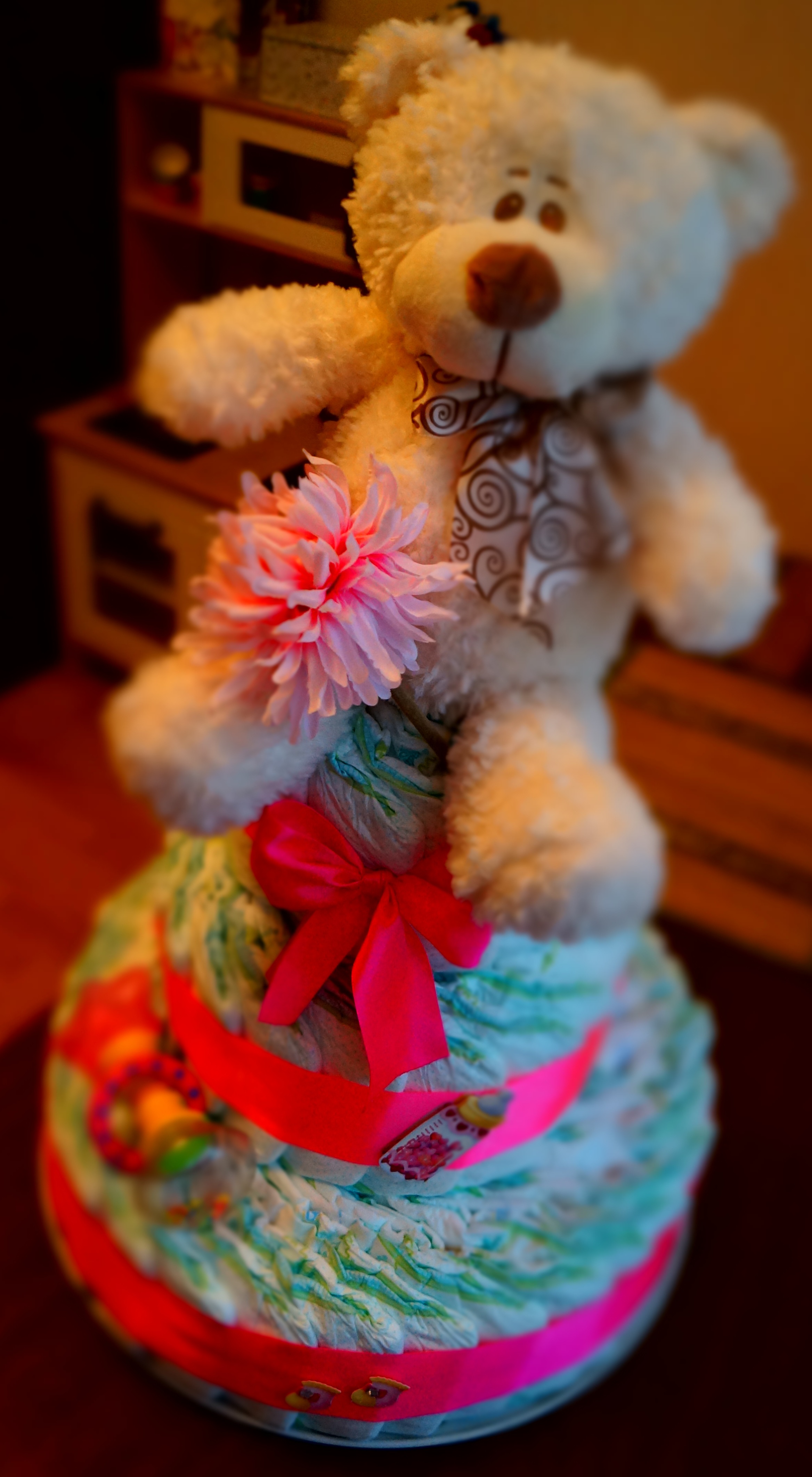 Торт из памперсов с большой игрушк...