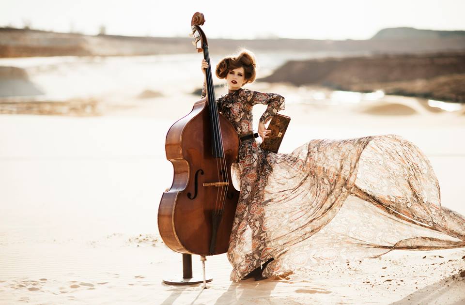 Едва лишь ты, о музыка моя, 
Займе...