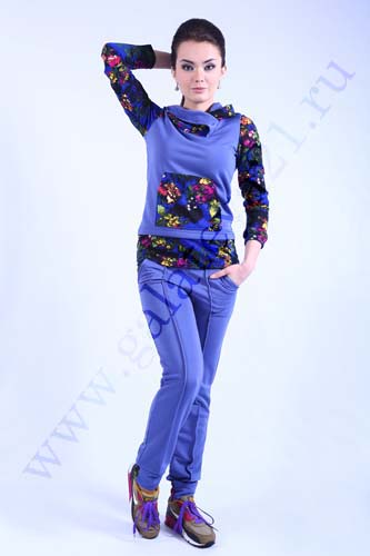 Сбор заказов. Красивый молодежный...