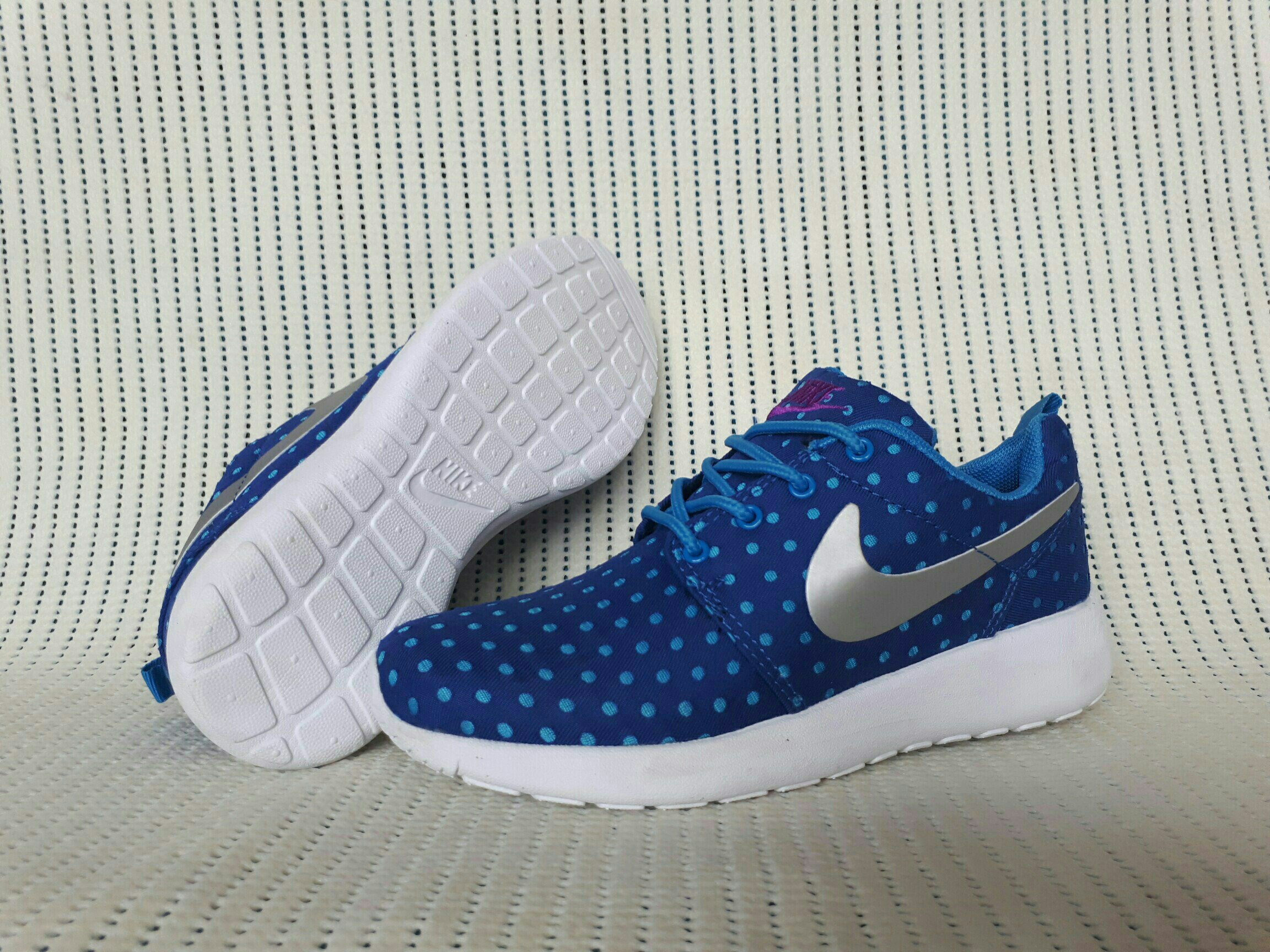 ���� �������. ���� �����. ��� ����, ������� �������, ������� �����. Nike, Adidas, Puma, Reebok �������. ���������� �� 225�. ����� 6.