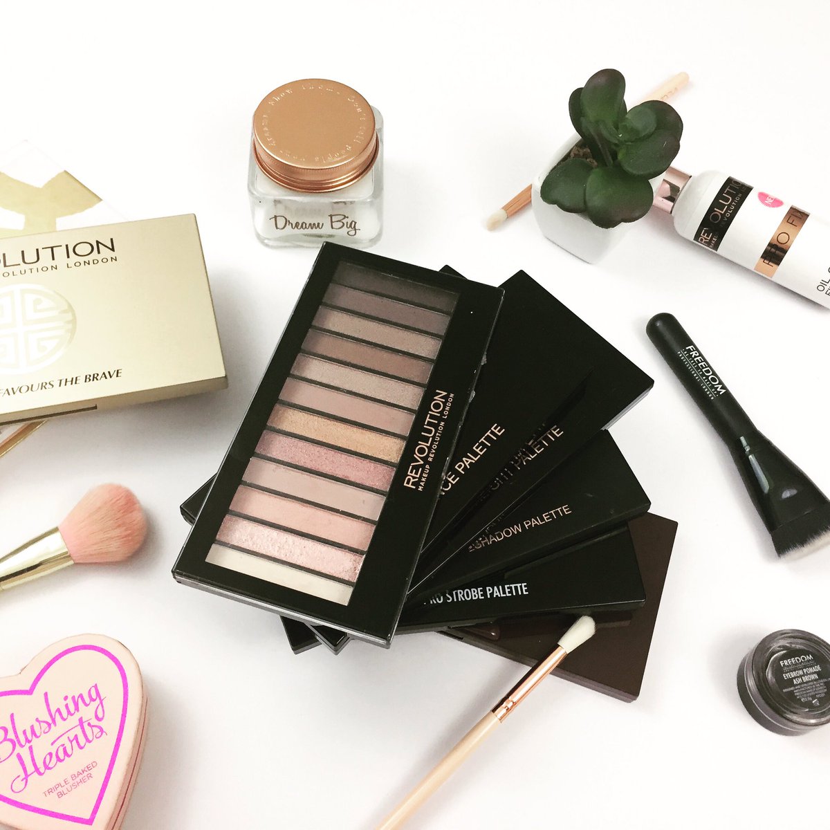 ���� �� 15 ������. ���������, ����� � ���������� �� �������� Make up Revo*lution. ����������� � �������� �� ������������� ���� �� 107 ������, ������� ������� ���� ����ۣ����� �����������! ������� ������� -12. �������� ��� �� �������!