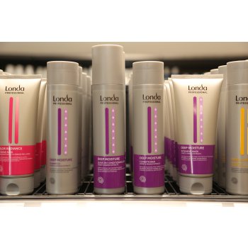Londa Professional (��������) � Brelil Professional (������) - ����������� ����������� �������, �������� ����������� � ����� �������� ��������. ��-���������� ������������ ������ � �������� ���� �� ��������