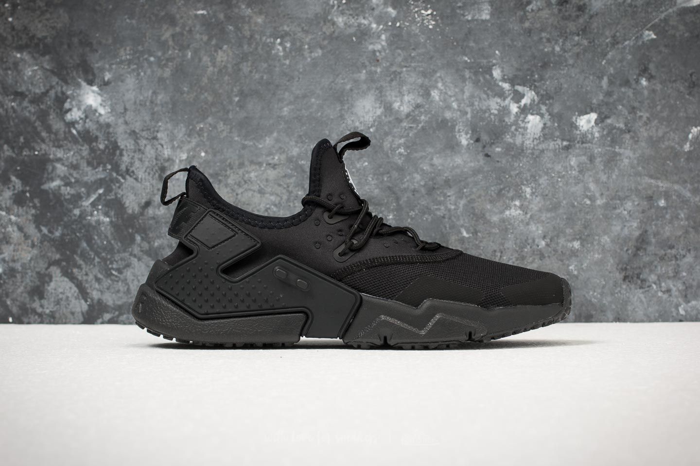 ���� 12.07.  ���� �������. ����, ���������, ��������! C`o`n`v`e`r`s`e, V`a`n`s, N`i`k`e, A`d`i`d`a`s, N`e`w B`a`l`a`n`c`e, P`u`m`a, R`e`e`b`o`k. �������� ����� ������ ���! ��� �����! �������, ����������� � ���������� ������!