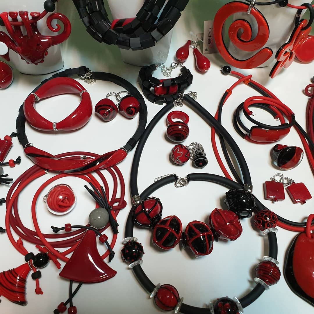 ���� ������� �� 6 ������. ���������� E**nzo B**enzo � ��� ����������� ������� � ������. ���������, ������� �������� ��������. �������.