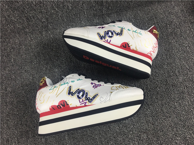 ��������� �������    ������� ����: 1990 �   �����: Desigual  