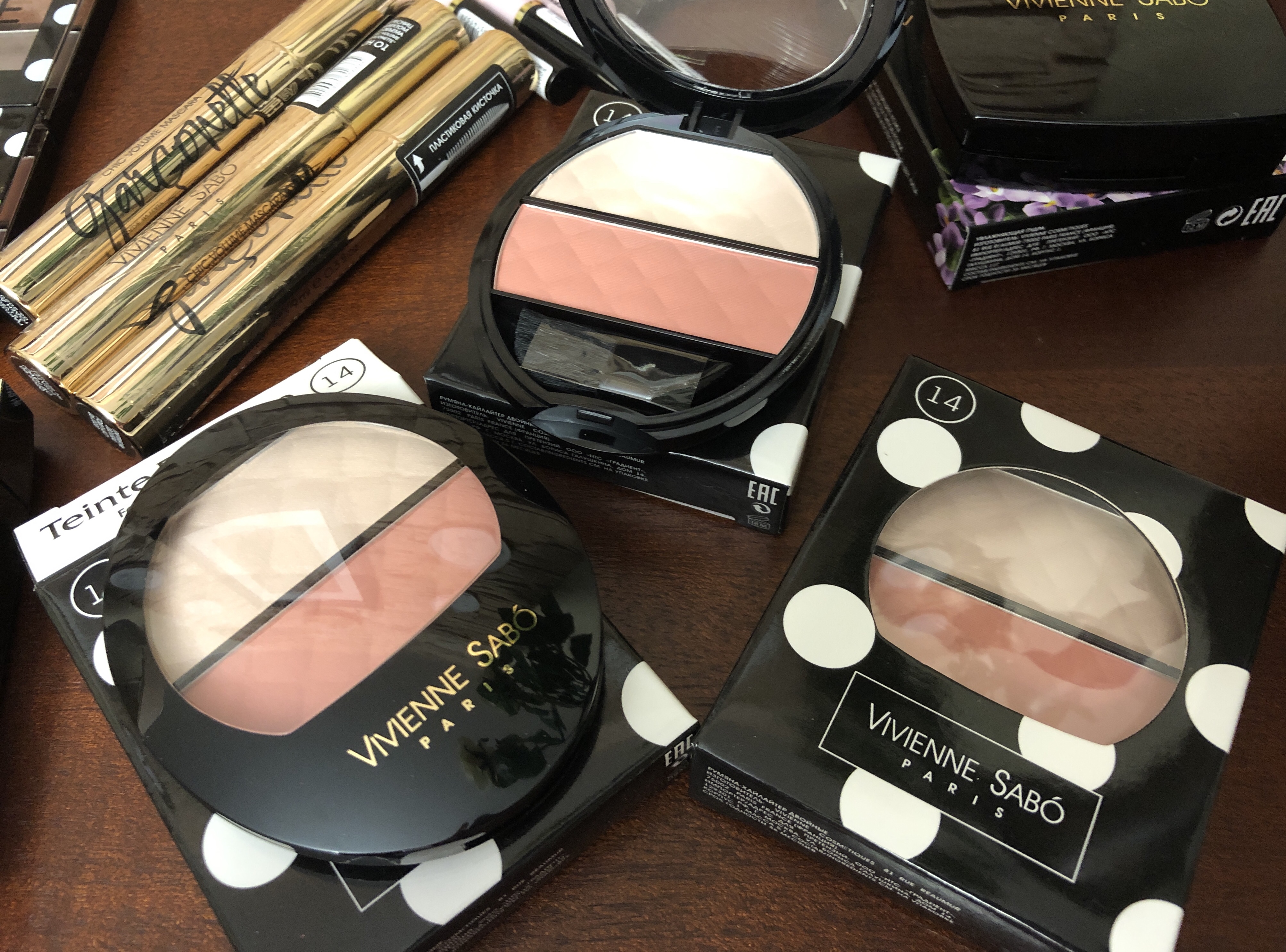 ����������. �������. � �������. VIVIENNE SABO  ������-��������� ������� Blush-highliter Duo/ Fard a Joues Duo Teinte Delicate ���/shade 14, 85+%