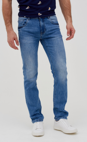 ������ � ����� ��������� � ����� Regular fit �� ������������ ������ � ��������� ����������� �������� ��� ��������.