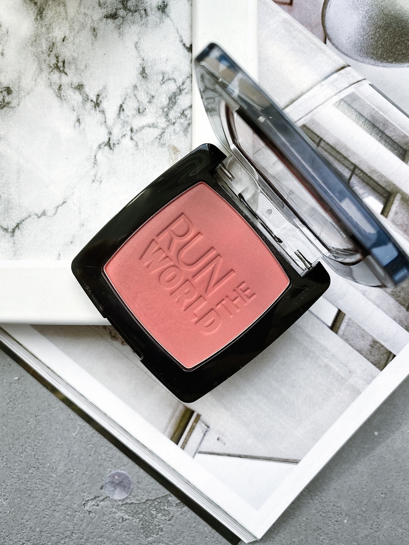 ������� �������� ����� Blush Box �� ����� ���� �������� ������� �������, ��������� ������� ��� �� �������� � ����, ���� ���� �� ��ģ�� ����� �������� ����� �����.� ��� ��� ������ - ����������� ������� �������?