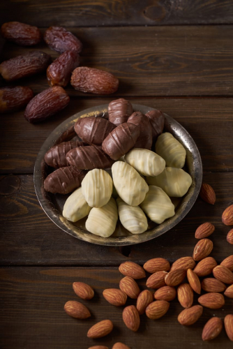����� ���������� "������ � �������� � �������� Chocolate Dates MILK". �� �������� �� � ������ ������ ���������. ���������� ������� � ���� �����. ���� ������� � ������� ������ � �������. ����������� �������.