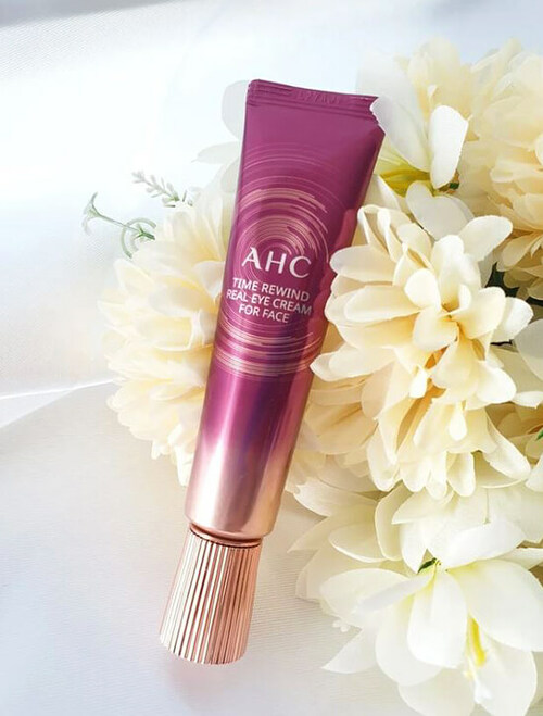 ���������� ���� ��� ���� ������ ���� � ���� AHC Time Rewind Real Eye Cream For Face �������� ���������� �������������� ��������, ������������ ���� �������� ������� � ������, ����������� �������� �����, ������������ � ��������� ����. 