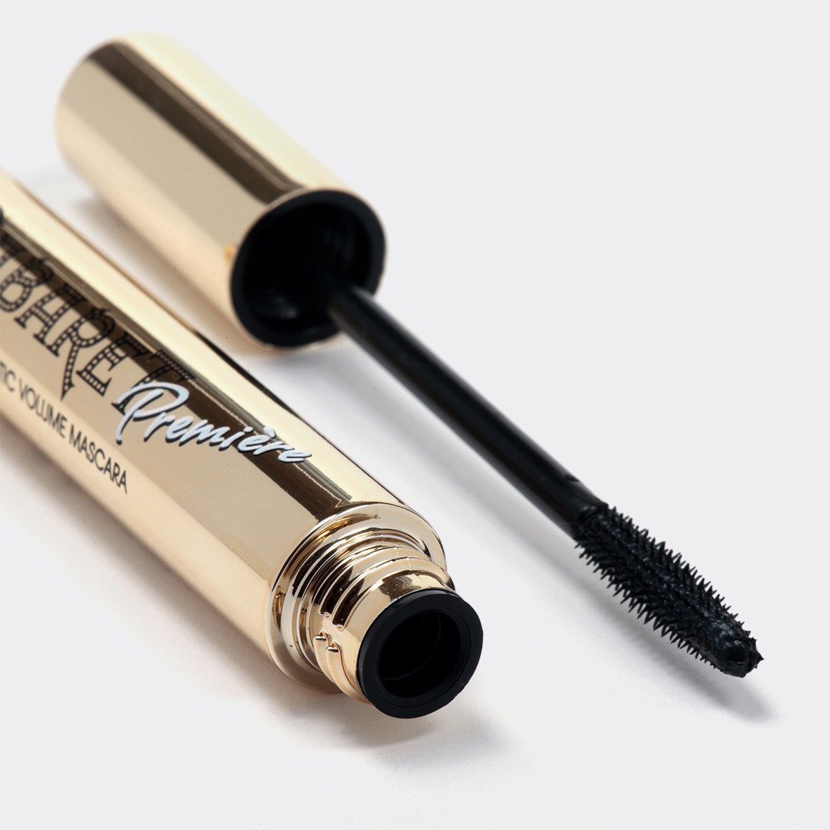  ���� CABARET PREMIÈRE � �������� ������������ ������ �� ������ ������������� ������� �����, �� � ����� ������������ ��������: Violette, Blue, Marine, Brown.