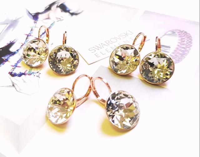 ������� 19 �������. ������� � ���������� ���� �� Swarovski. ��������� ��������� - ������, ������,��������,��������, �����, ������� � ��������� ������, �������.- 7