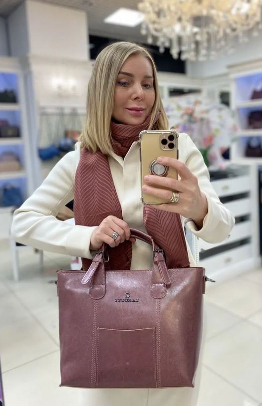 �������� ����� �� ������ ���� ������������ ������ L@notti!! ������ ��������� �� ����������� ���� � ������� ������� �� ����� � �������. ��������� ������������� �������, ��������� �����a Zamak �� ���������� ��������.