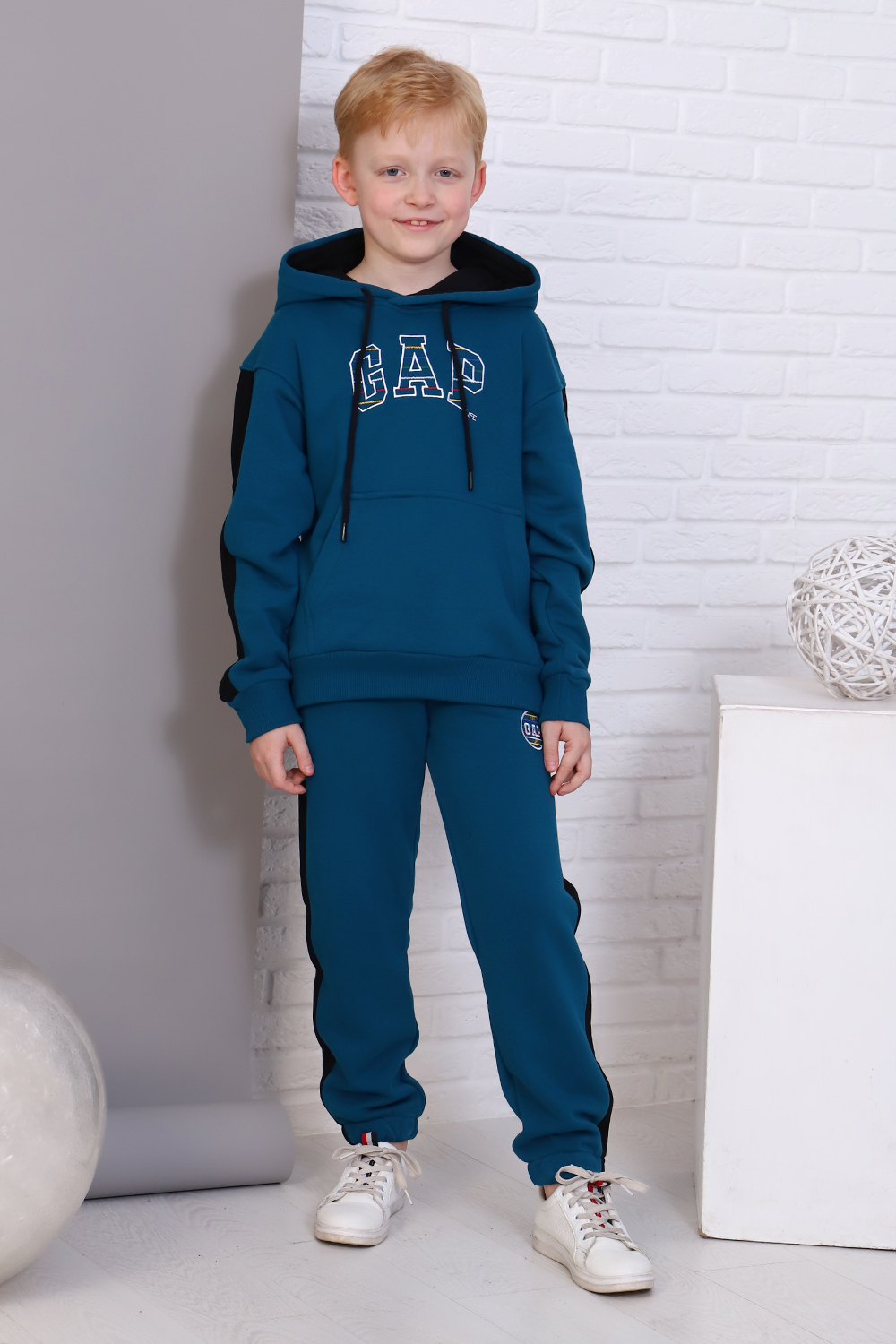 ���� �� 18.04. ������� �������� �� �@����! ��� ��������� � �������! �������, ��������, ������, ����� � ��������! ������� �� 30 �� 42-��. ���� �� 90���.