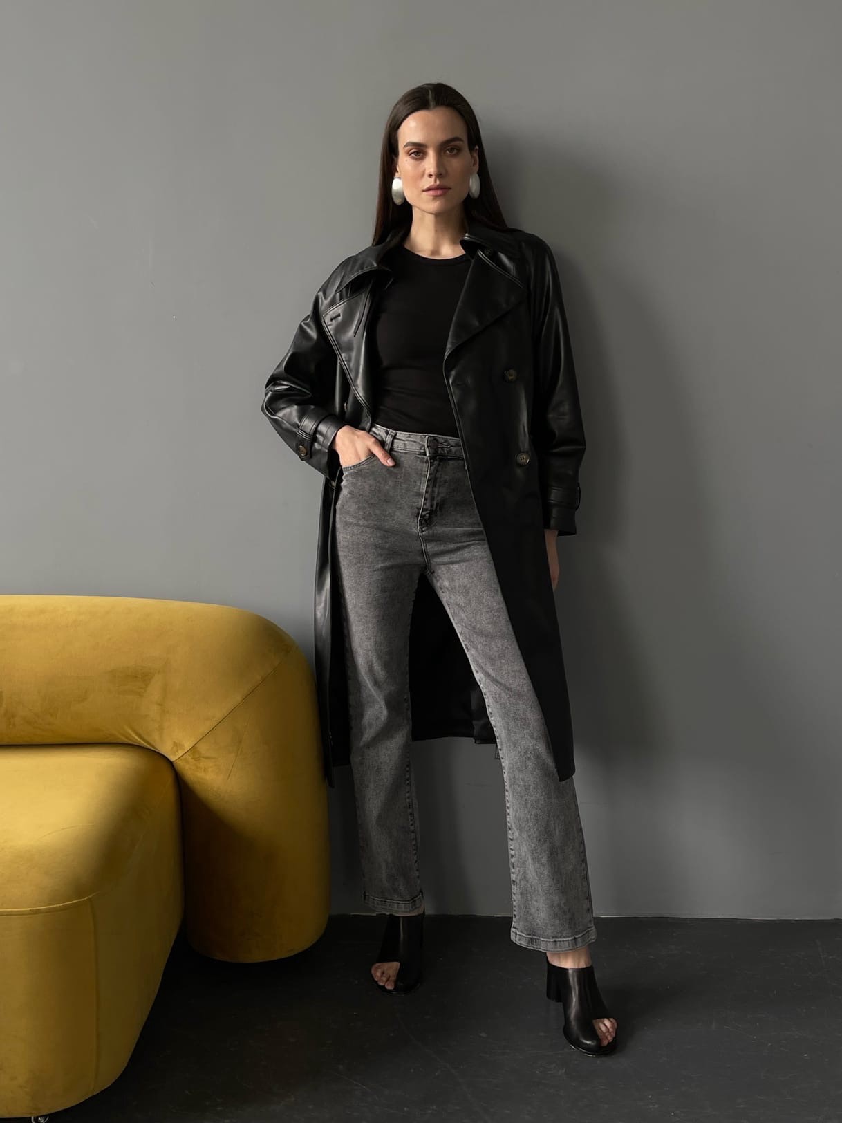 ������� �������� � ������ regular fit �� ������� �������, ����������� ������� �� �������, �������� ��������� ������� � ������� � ����� ����.