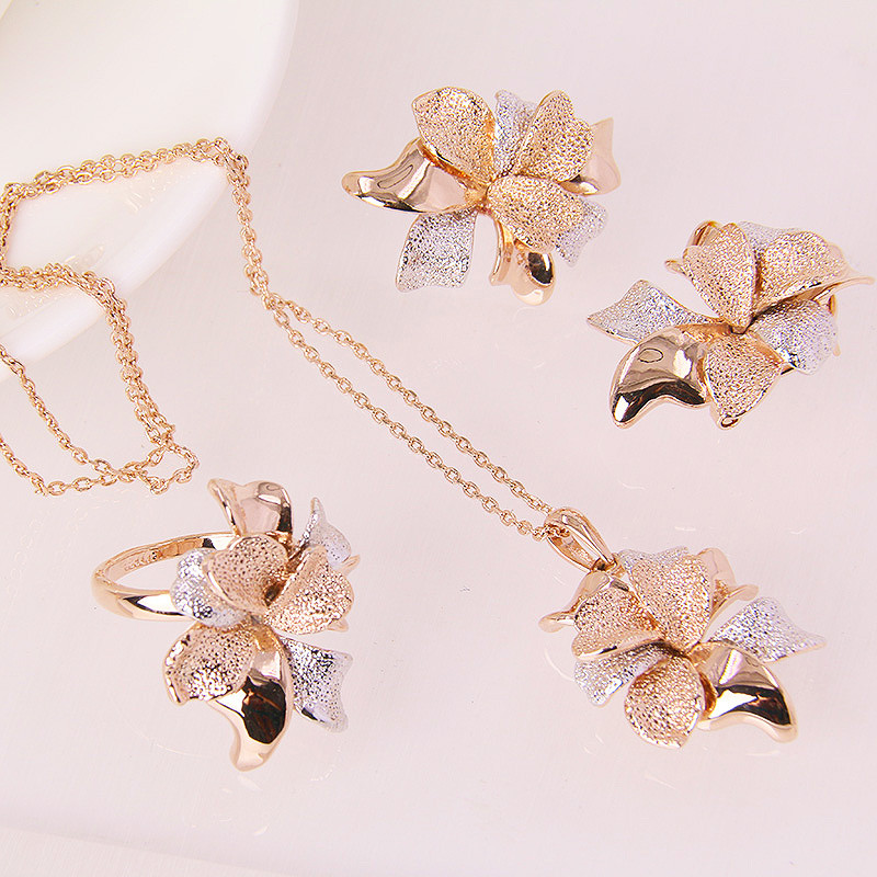 ���� �� 11 ����. ���� ���������� - Swarovski, �������, ������, ���� � ��������� ������, �������. ��������� ��������� Mo*na - ��� ������ ����.- 5