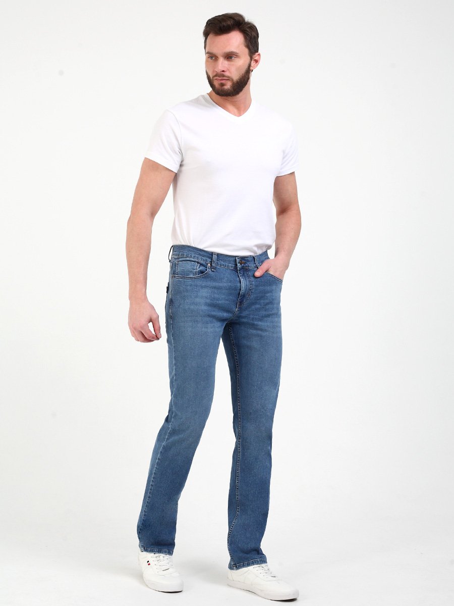 ������� ������������ ������ � ����� ���������. ������� Slim fit (���������� �� �����), ������� ������ �����. ������� ��������� � ����. ��������� �� ��������������� ����� denim comfort stretch