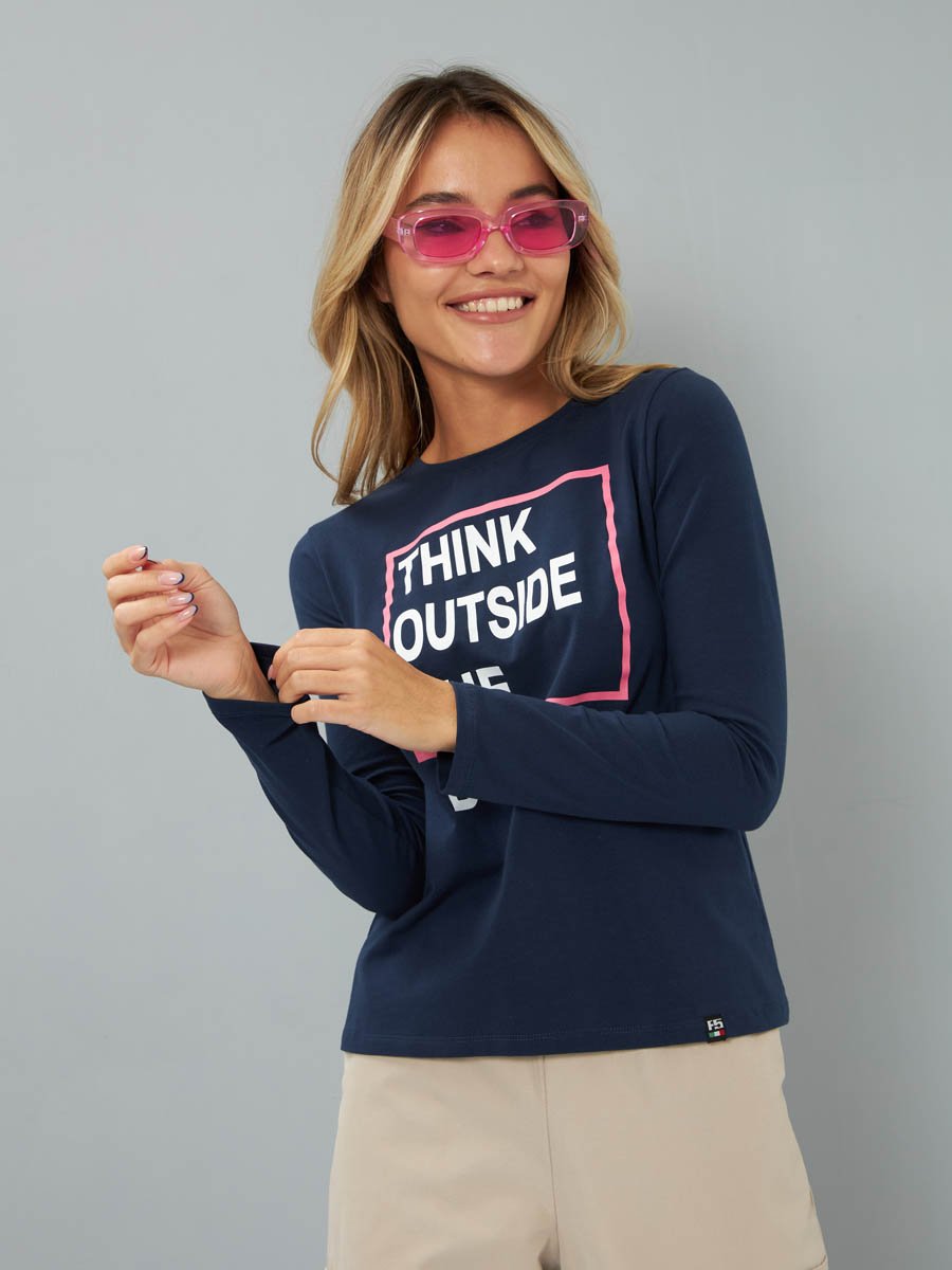 ������� �������� � ������� ������� �����-������ �����, Regular fit (��������������� ������). ��������� �� ������������� ������������ ������� � ������� (�������� �����).