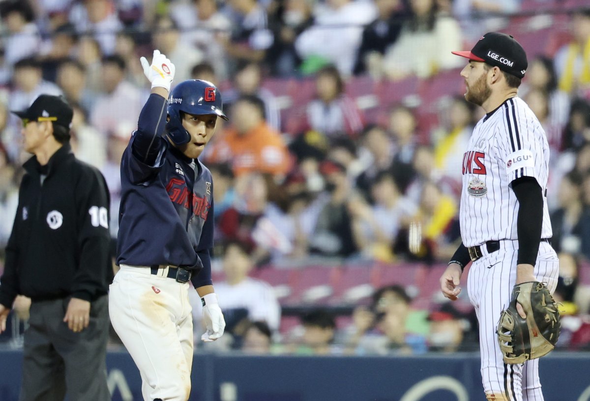 Lotte's 8-game losing streak began with the run of 'runaway locomotive' Hwang Seong-bin