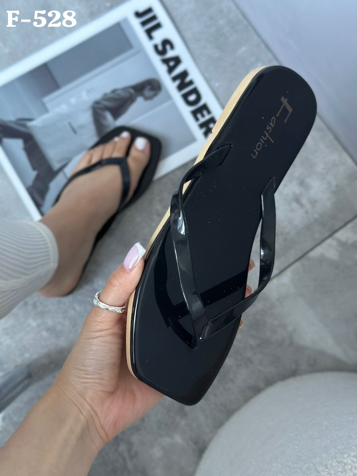 ������ ������� 300 ���.