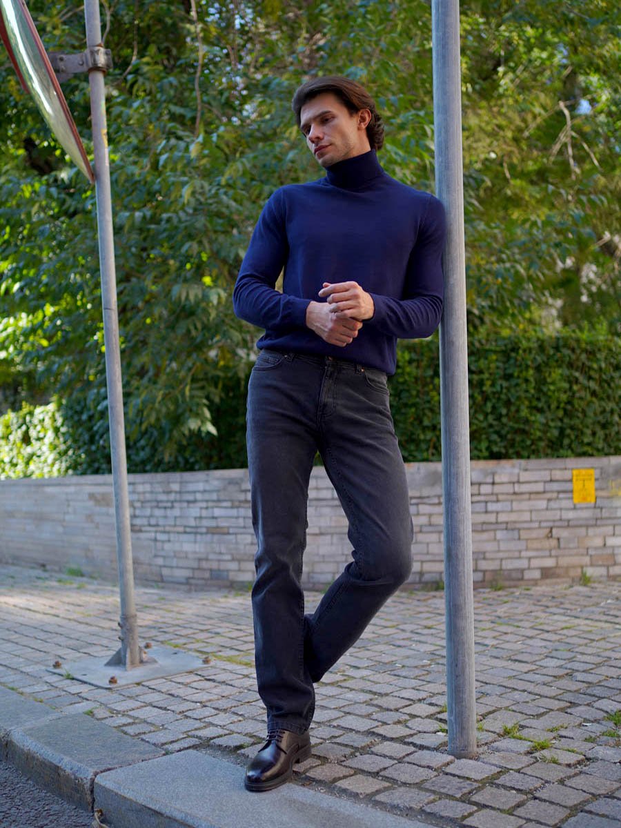 �������! ������� ������ ������ 246007 � ����� ���������. ������� Slim fit (���������� �� �����), ������� ����� �������, ������� �����. �������� �� ������. ������� ��������� � ����. 