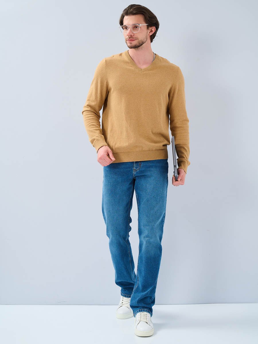 ������� ������������ ������ � ����� ���������. ������� Regular fit (�������������� �� �����), ������� �����, ������� ������� � ����. ������ � ����.